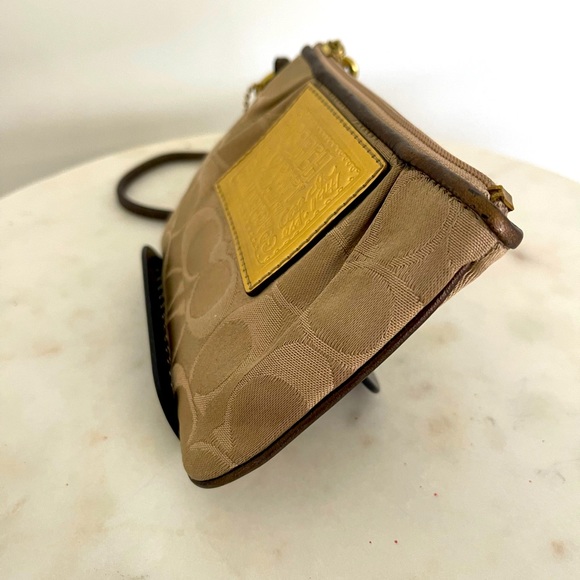 Coach Poppy Wristlet - Picture 4 of 7